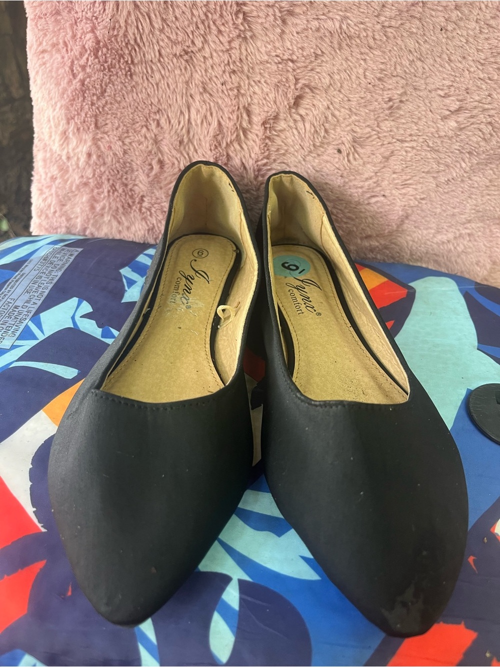 Ladies Black Pointed Toe Flats by